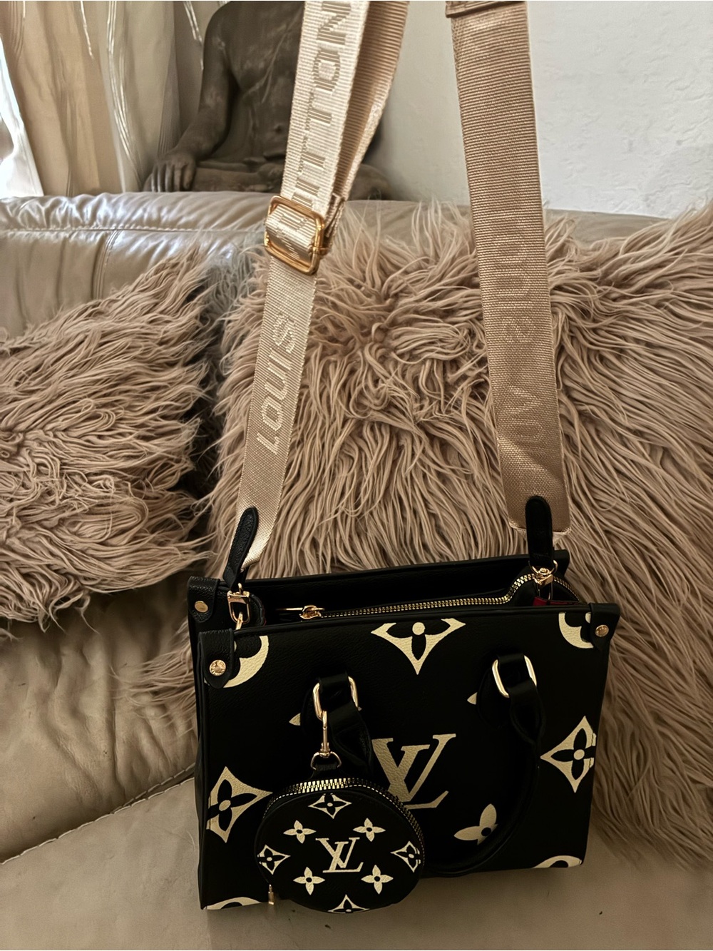 Louis Vuitton Black Monogram Canvas Multi-Pocket Shoulder Bag red lining